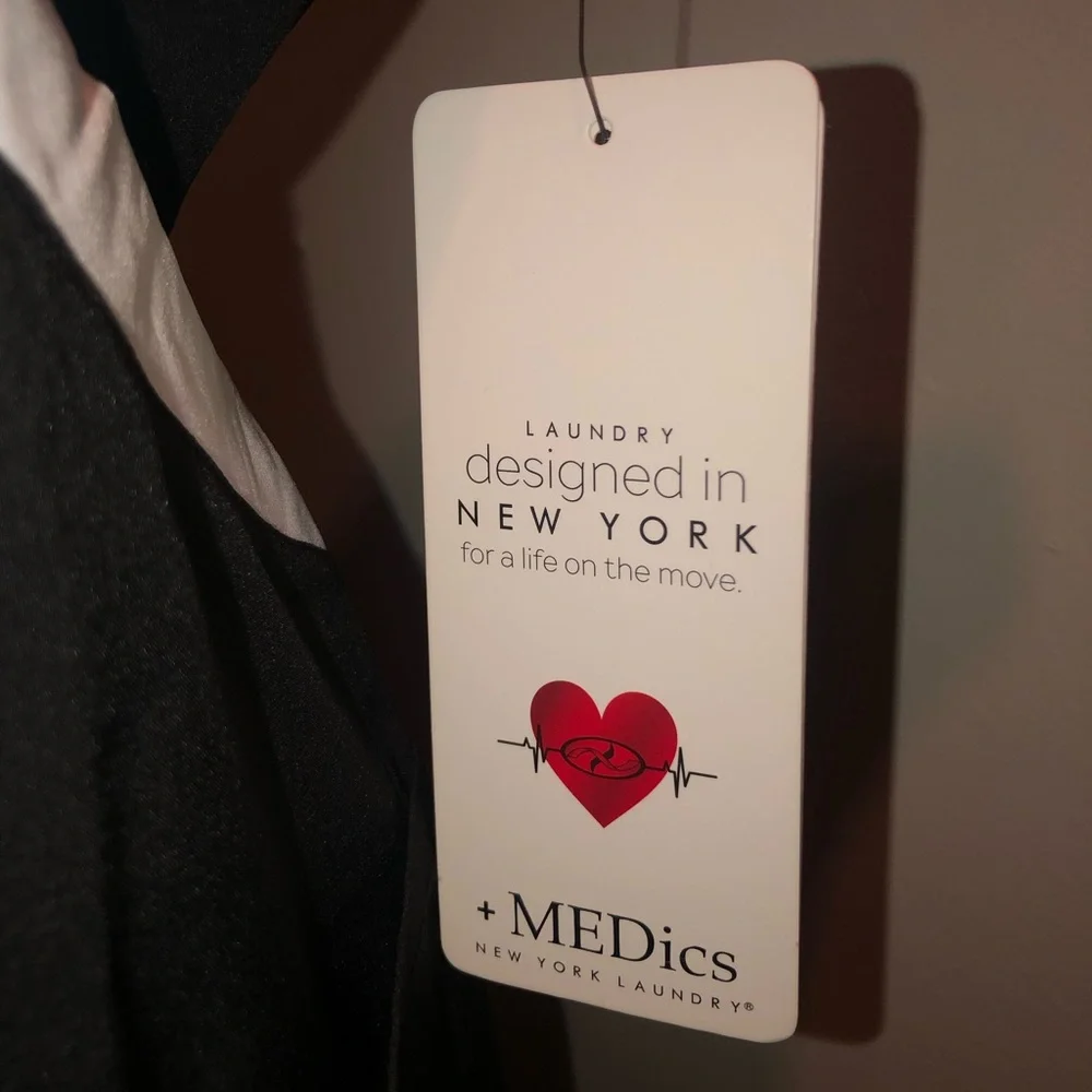 +MEDics New York Laundry Size S Womens Black 4 Way Stretch Scrub Top $42 - Picture 3 of 5